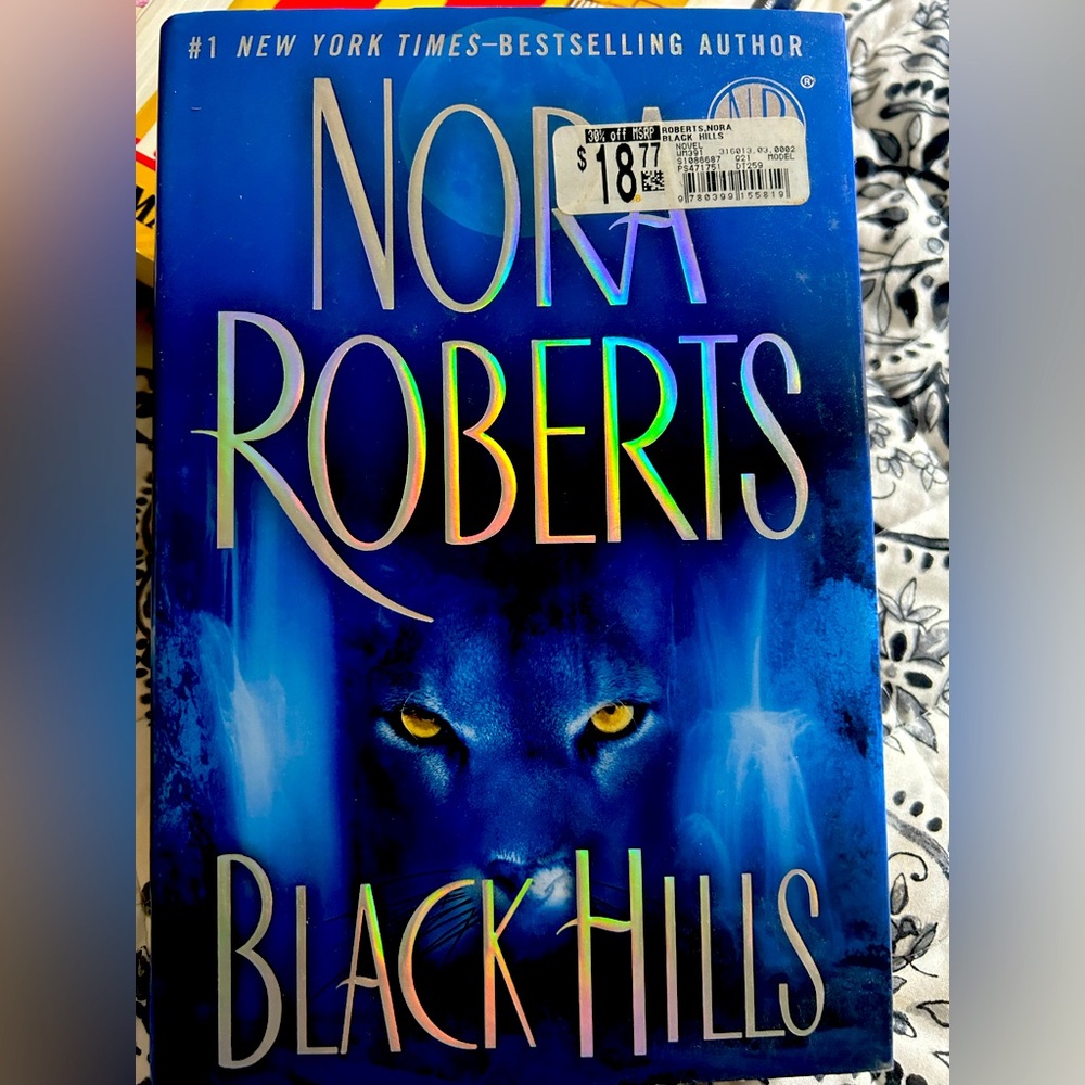 Nora Roberts 'Black Hills' Book